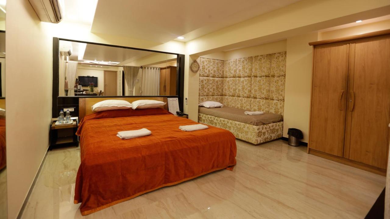 Hotel Metro Palace Bombay Exterior foto